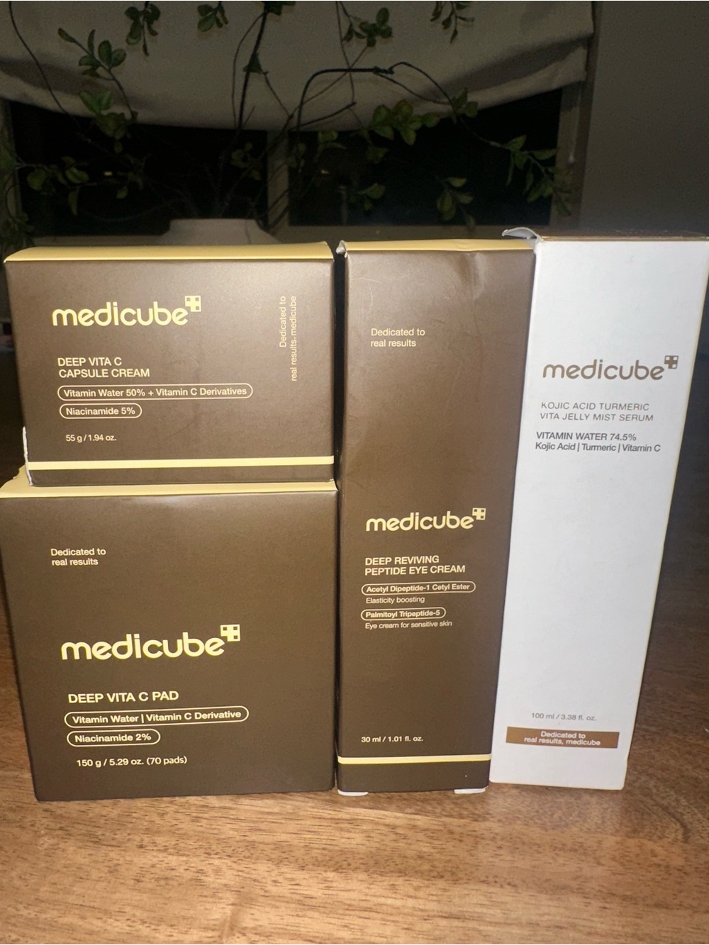 Medicube Deep Reviving Peptide Eye Cream - Gold